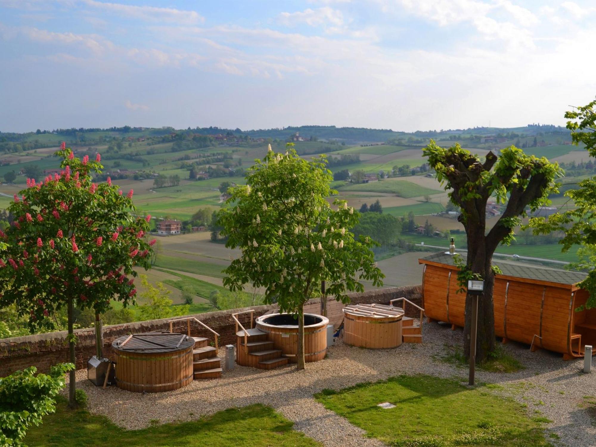 Montaldo Castle & Resort Montaldo Torinese Exterior photo